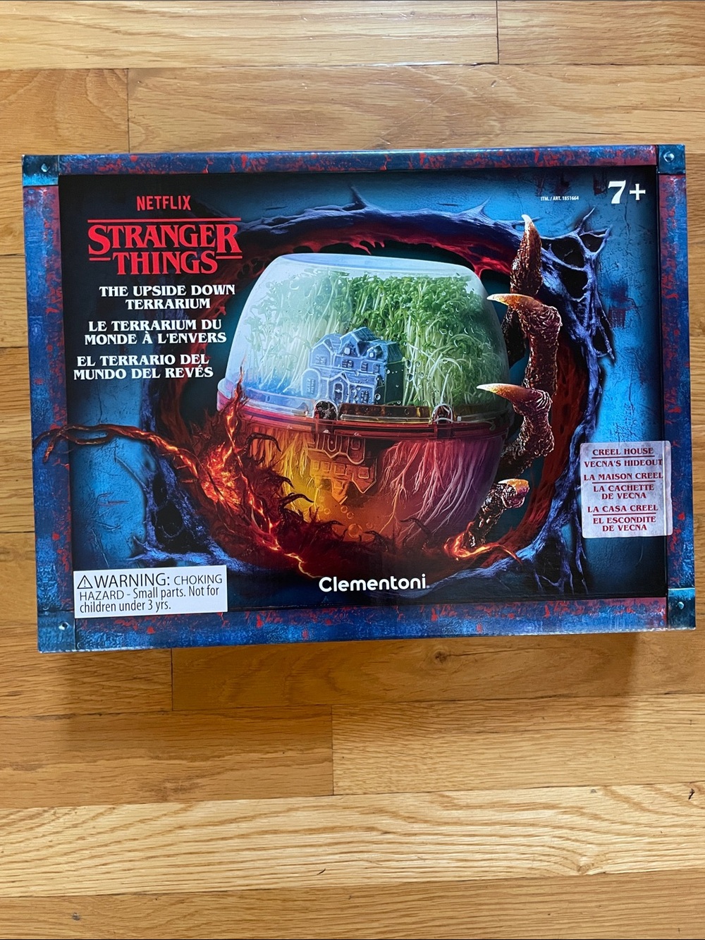 NIB Stranger Things The Upside Down Terrarium by Clementoni -